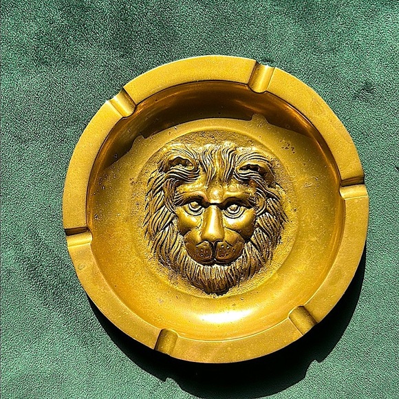 Vintage Brass Lion Ashtray – Statement Piece for Bar Carts & Decor - Picture 3 of 12